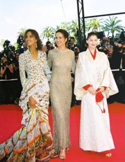 Andie MacDowell feet photo thumbnail