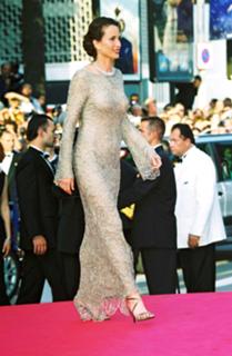 Andie MacDowell feet photo thumbnail