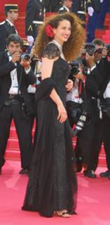 Andie MacDowell feet photo thumbnail