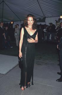 Andie MacDowell feet photo thumbnail