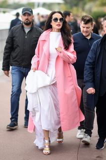 Andie MacDowell feet photo thumbnail