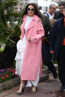 Andie MacDowell feet photo thumbnail