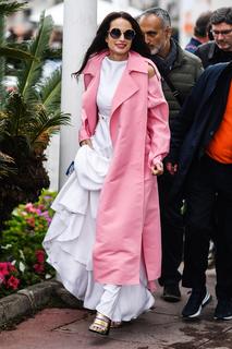 Andie MacDowell feet photo thumbnail