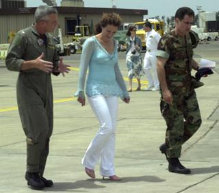 Andie MacDowell feet photo thumbnail