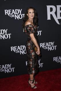 Andie MacDowell feet photo thumbnail