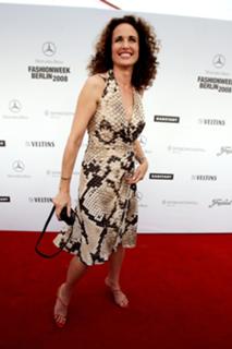 Andie MacDowell feet photo thumbnail