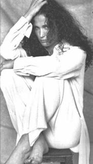 Andie MacDowell feet photo thumbnail