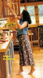 Andie MacDowell feet photo thumbnail