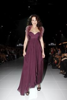 Andie MacDowell feet photo thumbnail