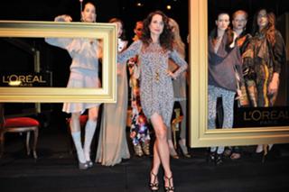 Andie MacDowell feet photo thumbnail