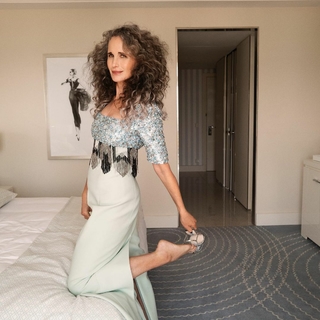 Andie MacDowell feet photo thumbnail
