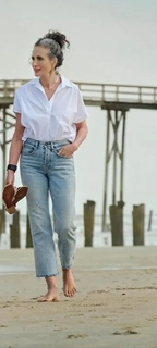 Andie MacDowell feet photo thumbnail