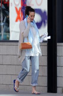 Andie MacDowell feet photo thumbnail