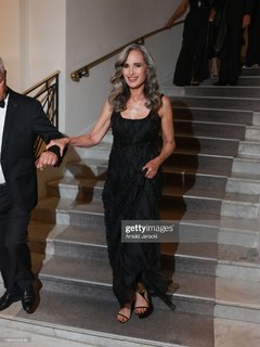 Andie MacDowell feet photo thumbnail