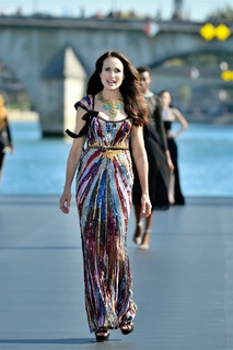 Andie MacDowell feet photo thumbnail