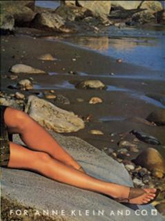 Andie MacDowell feet photo thumbnail