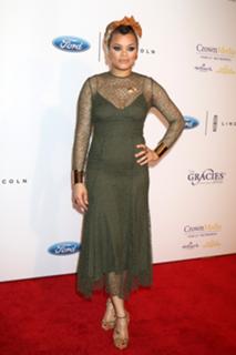 Andra Day feet photo 16