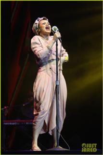 Andra Day feet photo 9