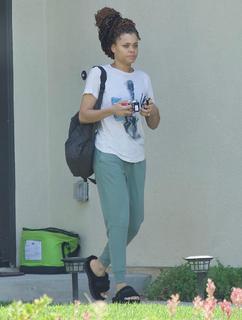Andra Day feet photo 3