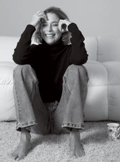 Andrea Beltrão feet photo 3