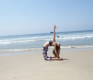 Andrea Bogart feet photo 5