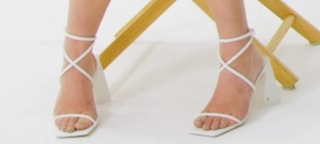 Andrea Botez feet photo thumbnail