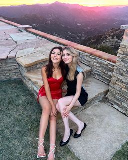 Andrea Botez feet photo thumbnail