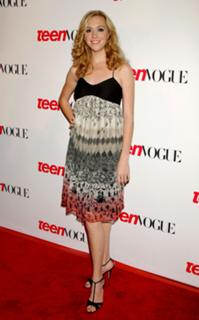 Andrea Bowen feet photo 7