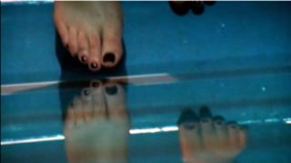 Andrea Bowen feet photo 7