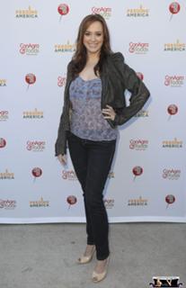 Andrea Bowen feet photo 6