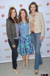 Andrea Bowen feet photo 4