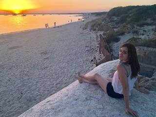 Andrea Bowen feet photo 4