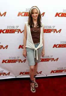 Andrea Bowen feet photo 12