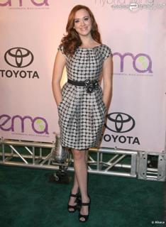 Andrea Bowen feet photo 3
