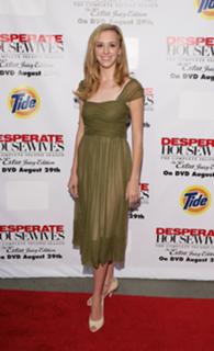 Andrea Bowen feet photo 3