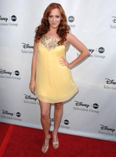 Andrea Bowen feet photo 4