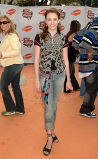 Andrea Bowen feet photo 8