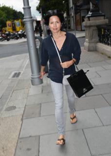 Andrea Corr feet photo thumbnail