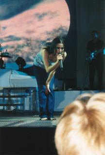 Andrea Corr feet photo thumbnail