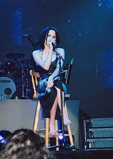 Andrea Corr feet photo thumbnail
