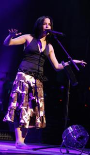 Andrea Corr feet photo thumbnail