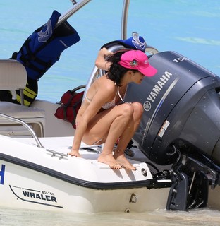 Andrea Corr feet photo thumbnail