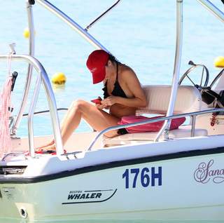 Andrea Corr feet photo thumbnail