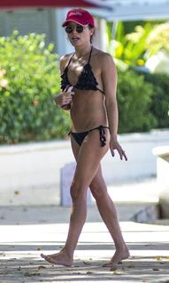 Andrea Corr feet photo thumbnail