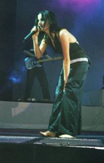 Andrea Corr feet photo thumbnail