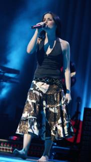 Andrea Corr feet photo thumbnail