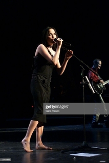 Andrea Corr feet photo thumbnail