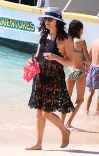 Andrea Corr feet photo thumbnail