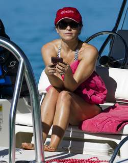 Andrea Corr feet photo thumbnail