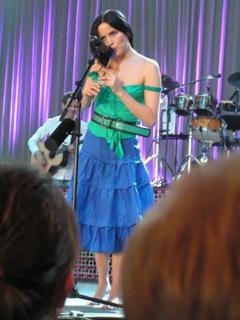 Andrea Corr feet photo thumbnail